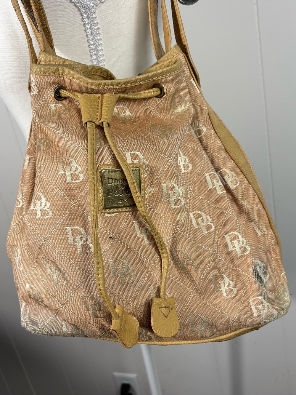 Vintage 90s Dooney & Bourke Brown Canvas Monogram Logo Bucket Hobo Bag *READ* - Picture 2 of 13